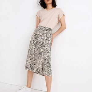 Madewell Side-Button Straight Midi Skirt in Daisy Groove